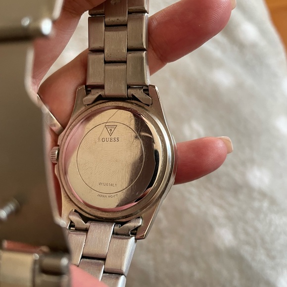 Silver GUESS watch - Picture 3 of 4